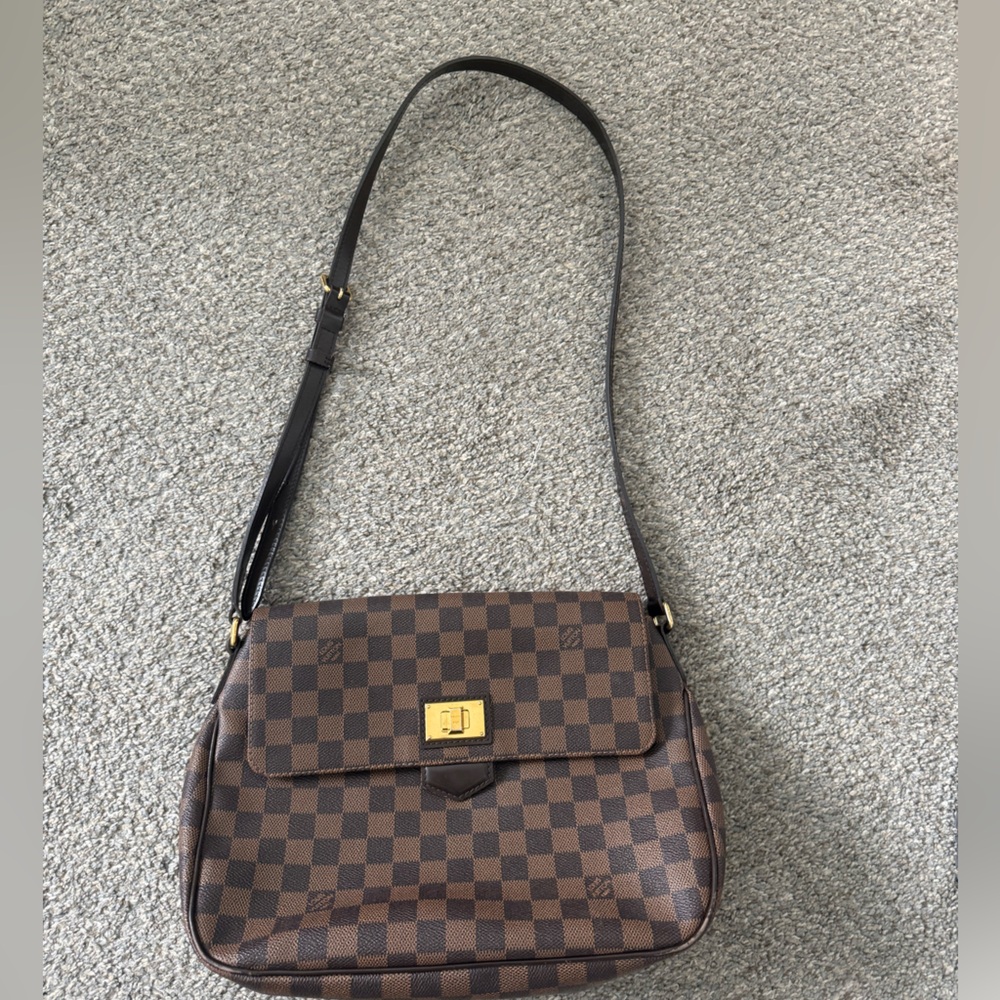 Louis Vuitton Elegant Brown Checkered Shoulder Bag